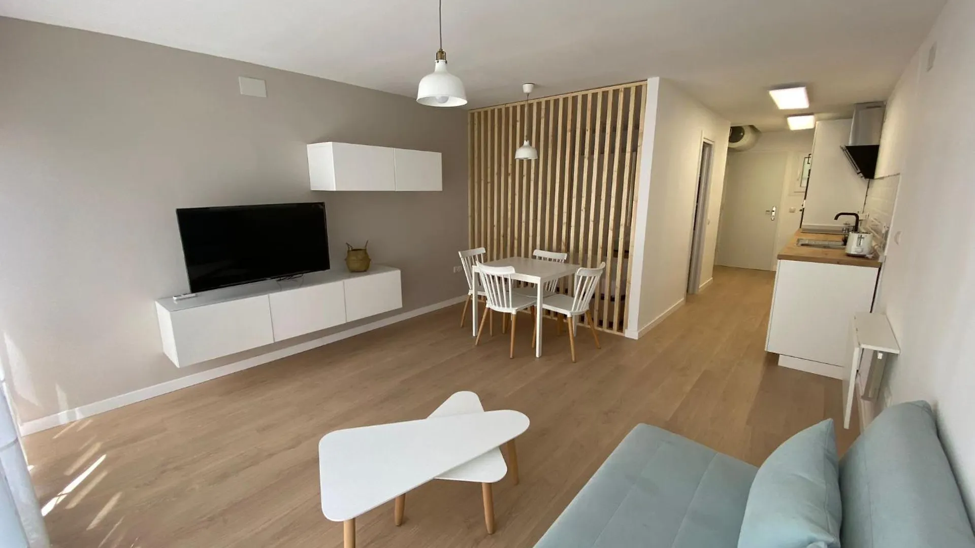 شقة Precioso Apartamento Con Jardin فوينخيرولا